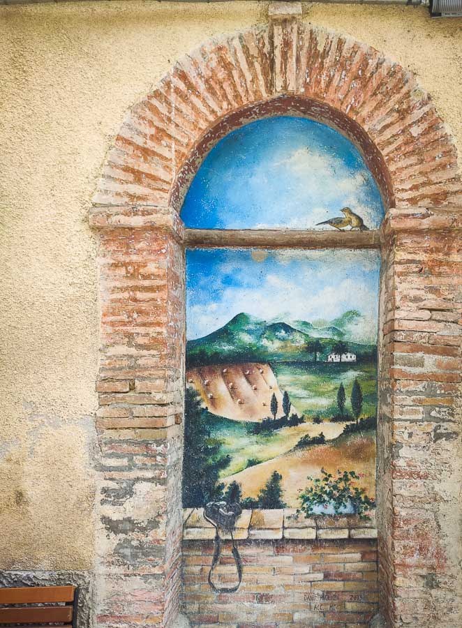 Murale dipinto sulle case di Braccano di Matelica 8